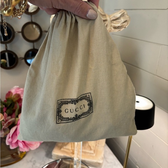 Like new 9 x 10 Gucci Beige Drawstring gift bag storage bag - Picture 8 of 8